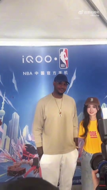 KPL女主持灵儿分享与安东尼合影：起猛了，也是和瓜哥拍上视频了
